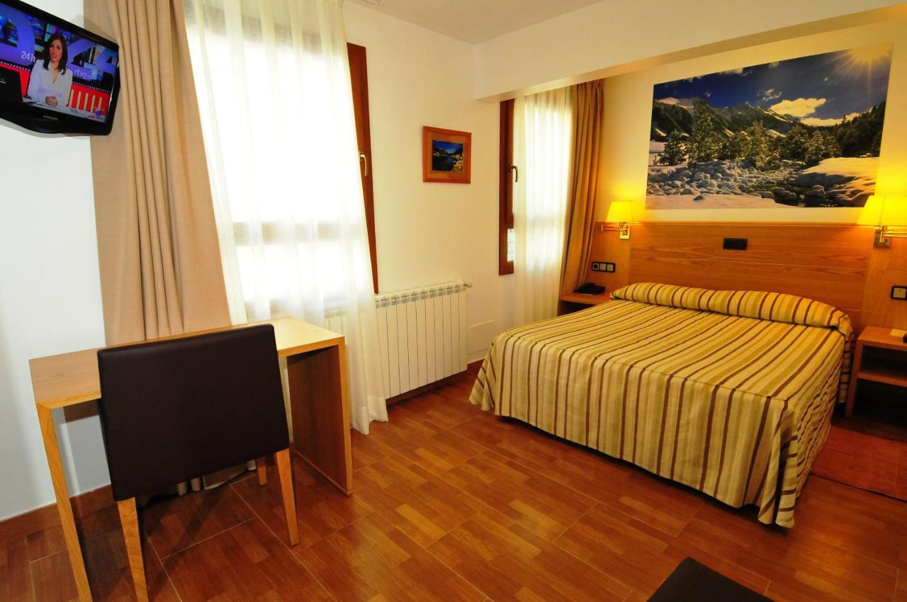 Hotel Lacreu Salardú Exteriör bild
