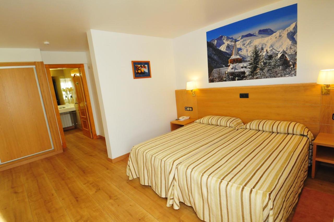 Hotel Lacreu Salardú Exteriör bild